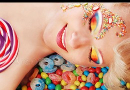 從芭比粉唇到藍紫色眼影，多巴胺流行的背后是什么？